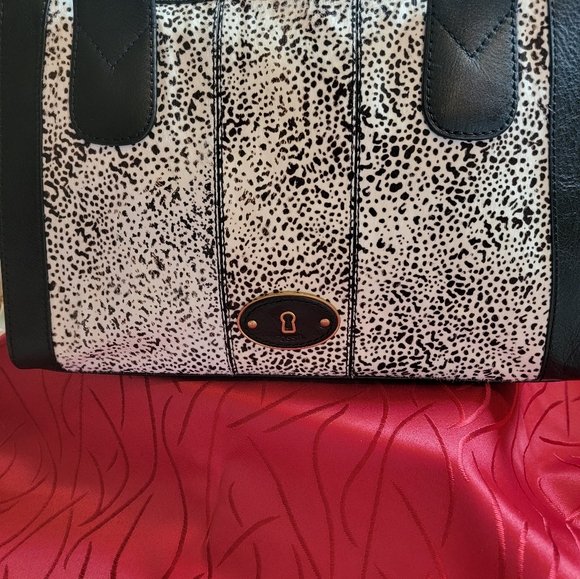 Fossil Black and White Cowhide Look Tote Keyhole Zip Close Bag - Picture 3 of 16